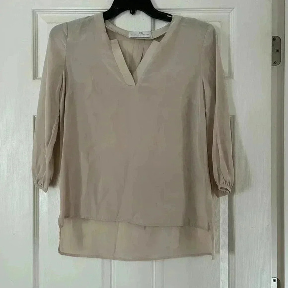 Amanda Uprichard Everday Shirt 100% Silk V Neck Blouse size Medium Minimalist - Picture 8 of 11